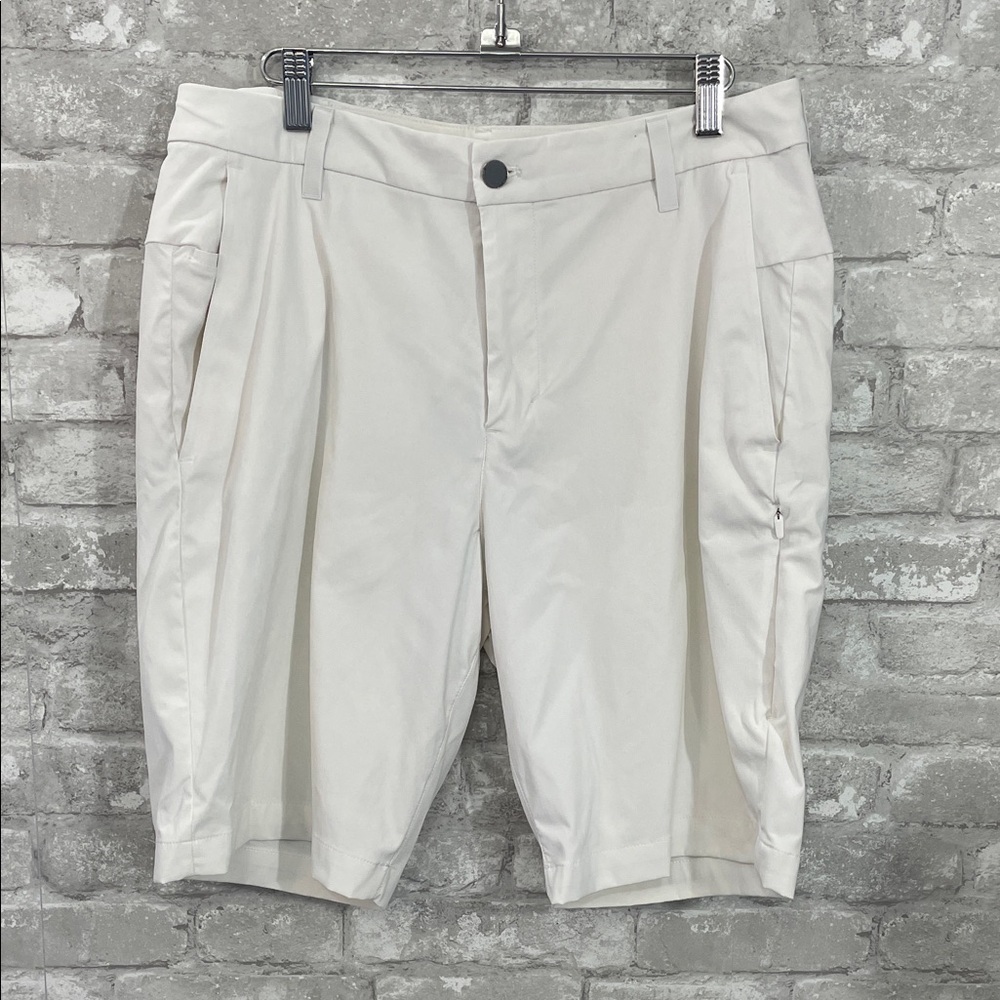 Lululemon Commission Golf Short 10"
White